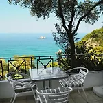 Apartament Yaliskari *