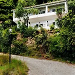 Apartament Yaliskari *