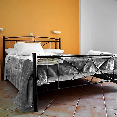 Yaliskari Пелекас